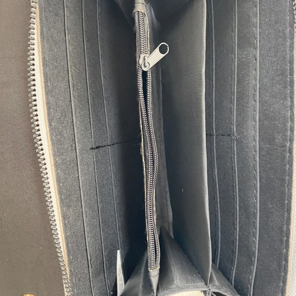 Gloria‎ Vanderbilt Wristlet Wallet Swan Logo Faux Leather Womens OS Gray